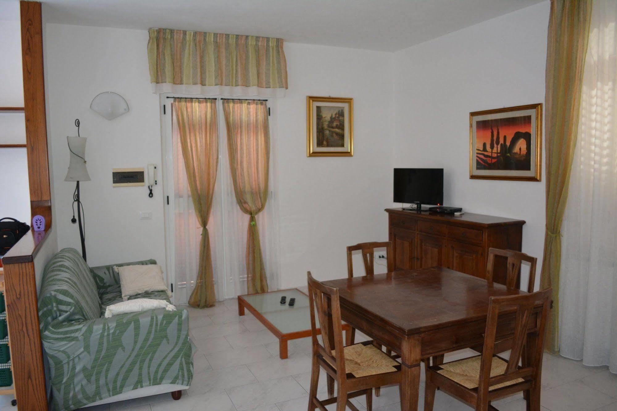 Casa Vacanza La Luna Sarzana Exterior foto