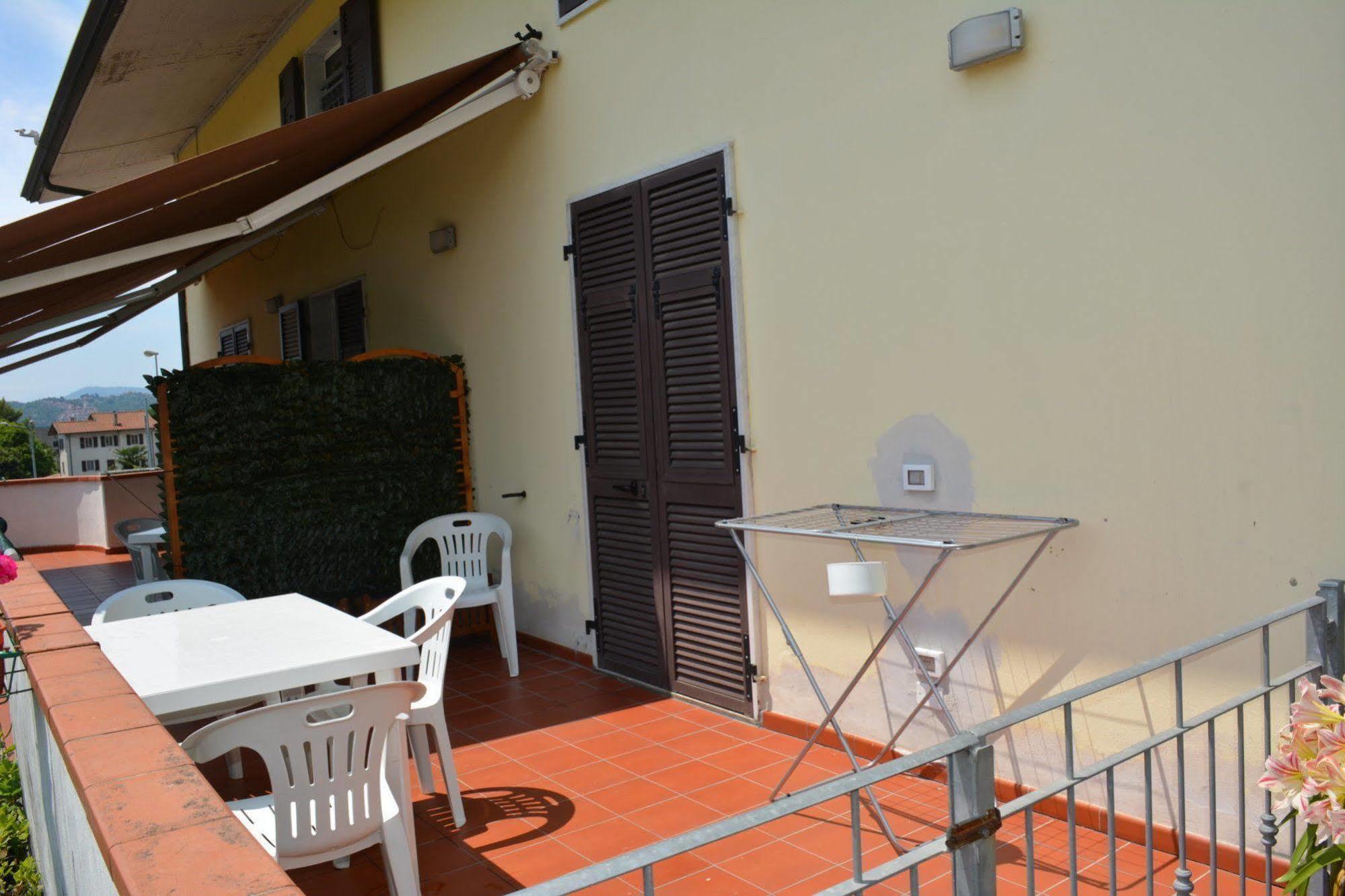 Casa Vacanza La Luna Sarzana Exterior foto