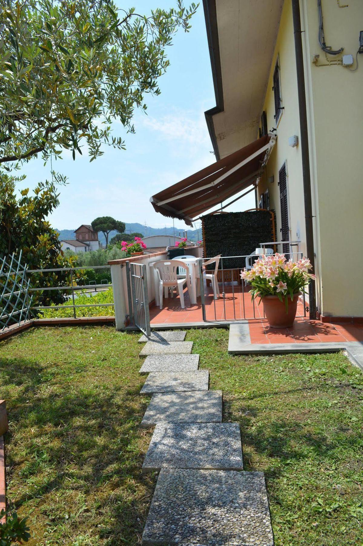 Casa Vacanza La Luna Sarzana Exterior foto
